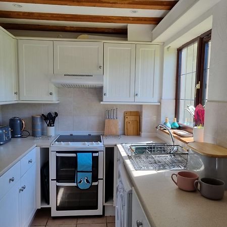 Sandpiper Cottage: Cosy Home Near The Beach วูลาโคมบ์ ภายนอก รูปภาพ