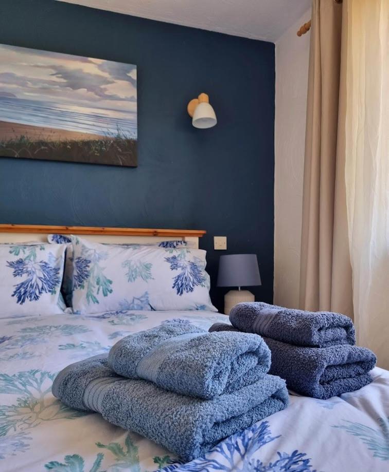 Sandpiper Cottage: Cosy Home Near The Beach วูลาโคมบ์ ภายนอก รูปภาพ